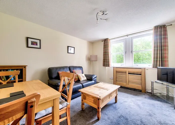 Charming 1 Bed Apartment With Castle View