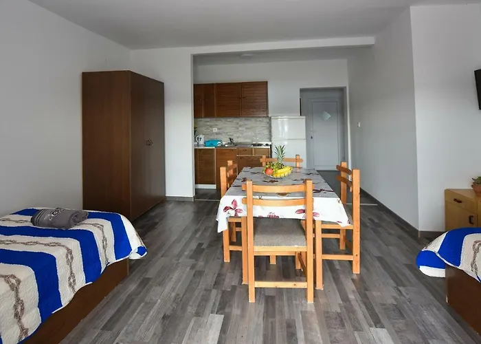 Val Apartmani, Stara Novalja