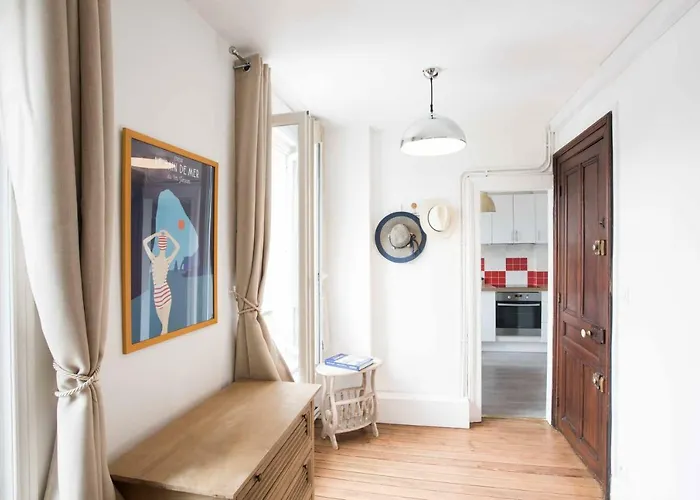 Tout A Pied - Appartement - Parking Prive - 80M Des Falaises - Plein Centre