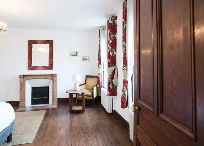 Tout A Pied - Appartement - Parking Prive - 80M Des Falaises - Plein Centre
