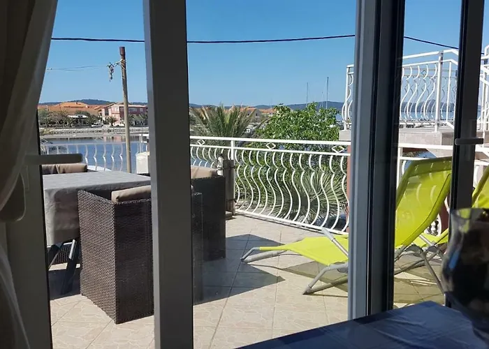 Apartments Roko Kolinda