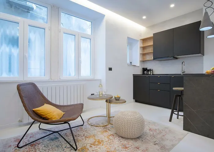 Twins Idola Apartments
