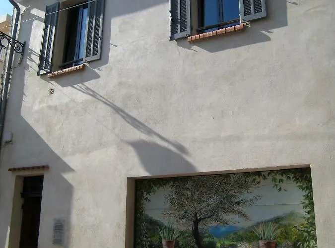 Stellahome - La Petite Cour