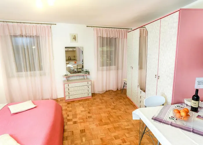 Apartments Pyros