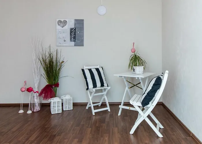 Private Rooms With Free Parking & 24H Self Check-In