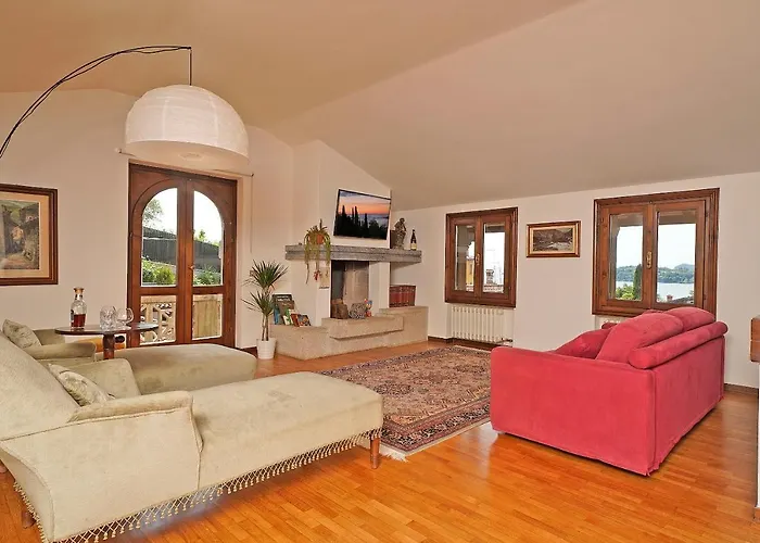 Valle Fiorita 42 - Lake View Apartment