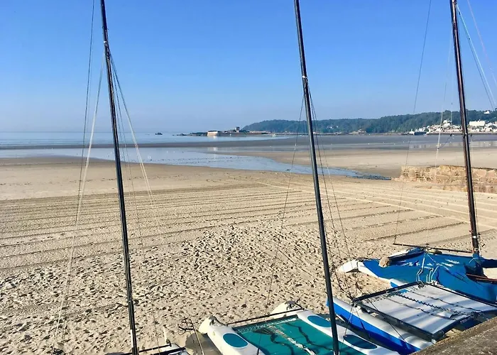 Fabulous Apartment In Historic House In St Aubin