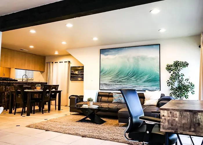 Newport Beach House 1 Blk To Beach And 25 Min To Disney