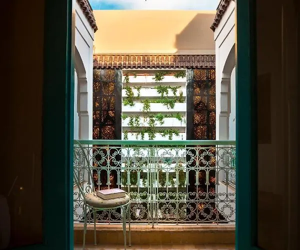 Riad Lumiere