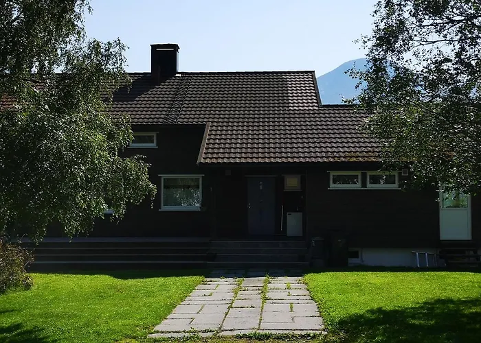 Romsdalseggen Lodge