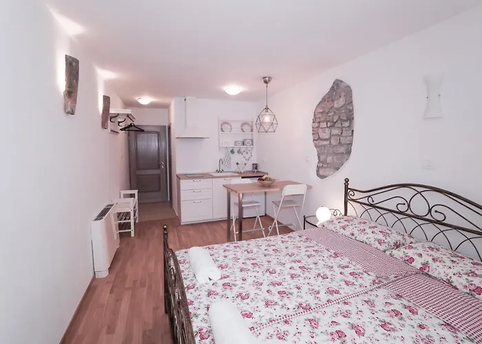 Apartments Pia