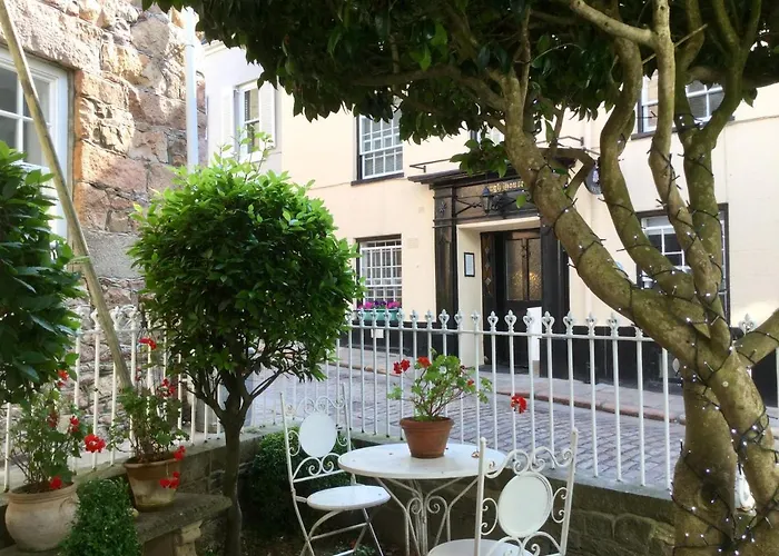 Fabulous Apartment In Historic House In St Aubin