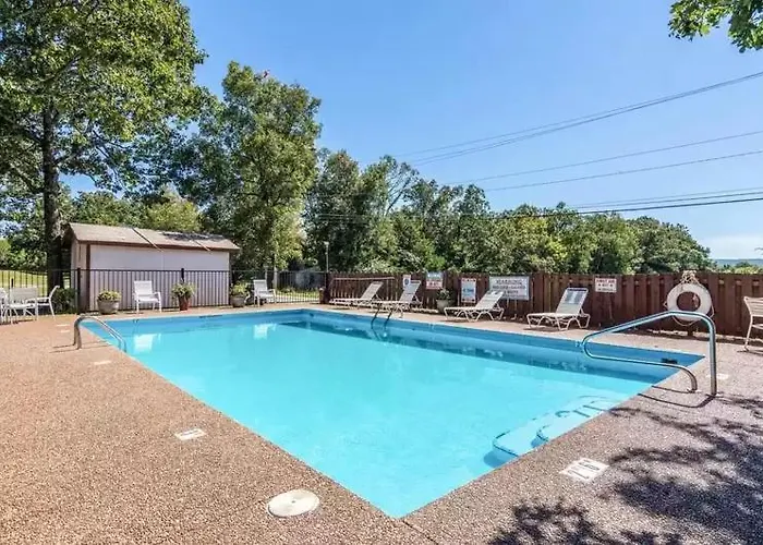 The Parkwood Inn & Suites