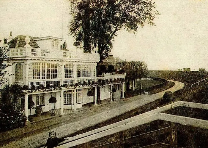 Meeuwen Manor
