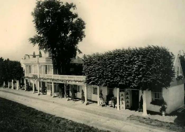 Meeuwen Manor