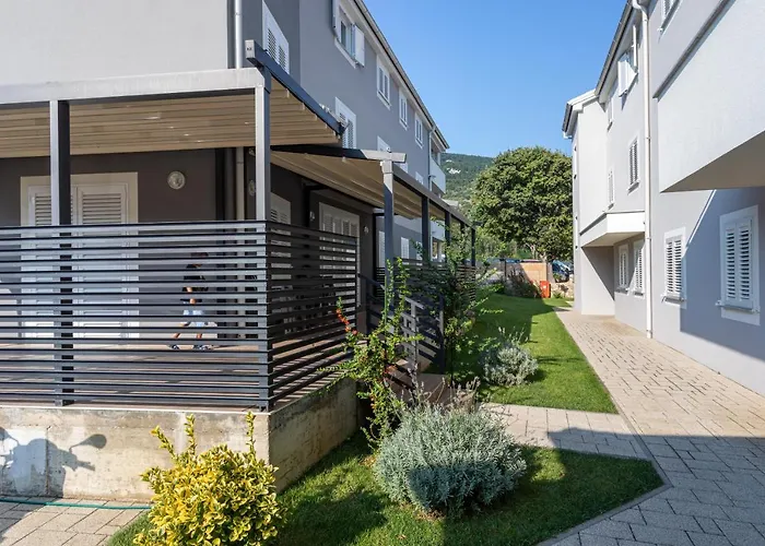 Apartments Crnekovic Tomislava 8