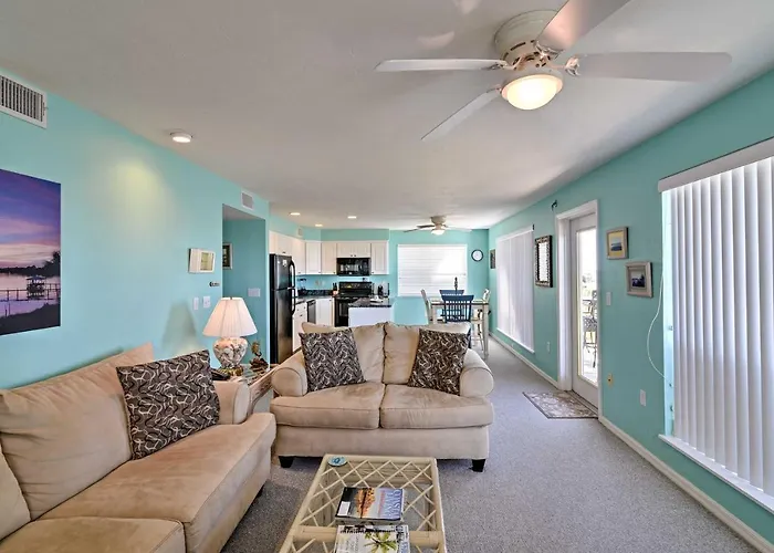 Beachfront Cedar Key Condo W/ Pool, Spa & Views!