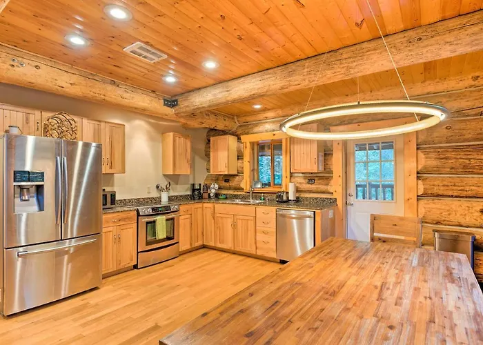Riverfront Cabin W/ Hot Tub: 2 Mi To Eagle Falls