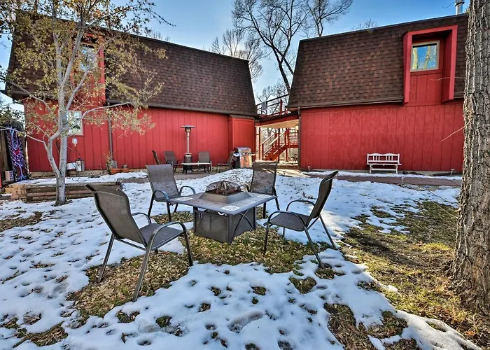 Cozy Mountain Studio By Main Street & Hot Springs!