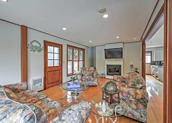 Walk To Beach! Hyannis Family Haven W/ Deck