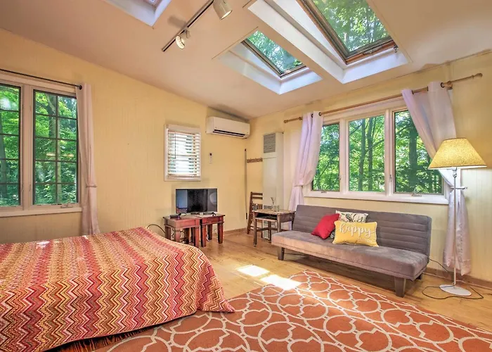 Quiet Saugatuck Studio W/ Patio - Walk To Dtwn!