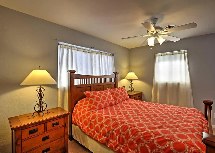 Pet-Friendly Daytona Beach Home, Walk To The Ocean