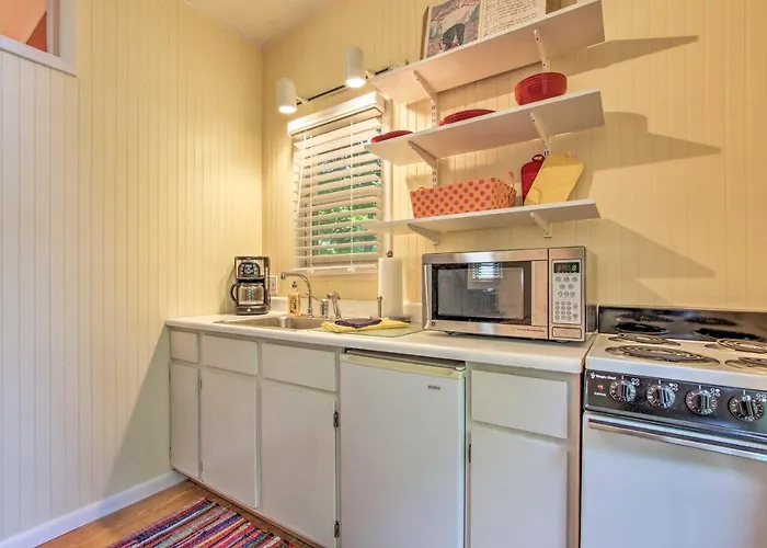 Quiet Saugatuck Studio W/ Patio - Walk To Dtwn!