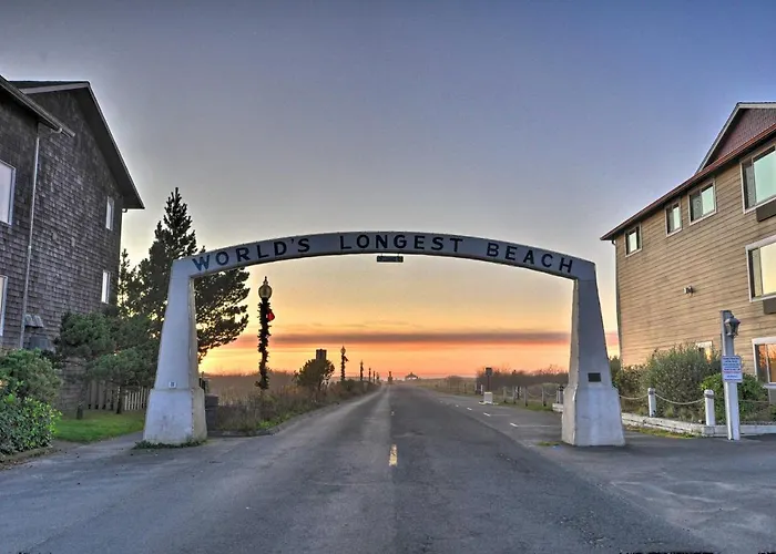 Coastal Retreat In Long Beach: Walk To Attractions