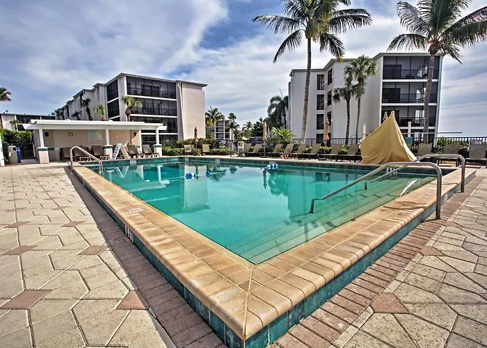 Sanibel Island Studio: Pool Access, Walk To Beach