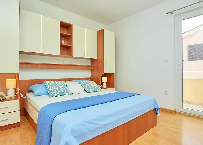 Apartments Zelic Tucepi