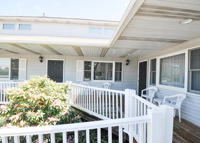 East Shore Lodging