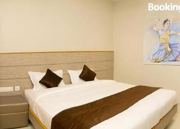 Sri Aadhish Grand Hotel