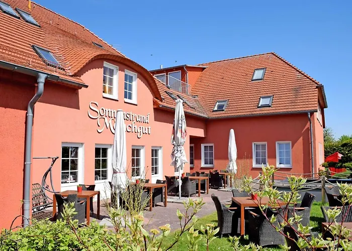 Ferienwohnungen Moenchgut und Ruegen