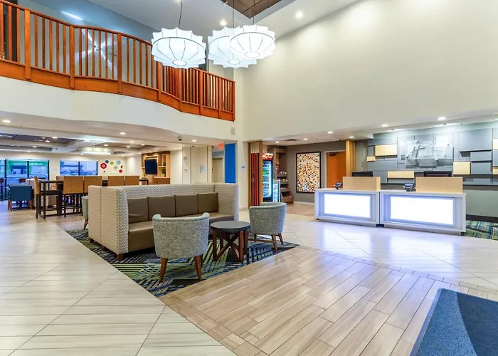 Holiday Inn Express & Suites Cedar Falls - Waterloo By Ihg