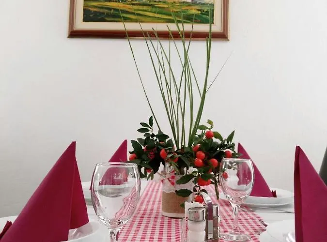 Lonjski Dvori