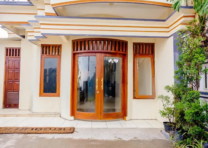 Oyo 3004 Penginapan Bromo Adi