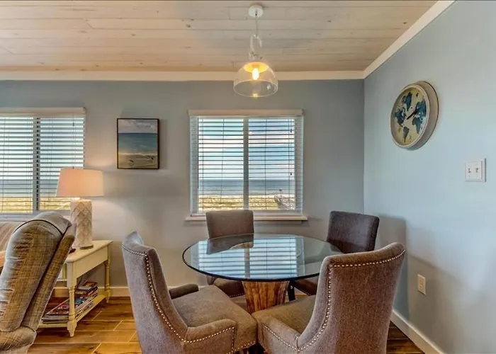 2Nd Floor, Newly Remodeled 2 Bed/2 Bath Ocean Front Condo, Sleeps 6.