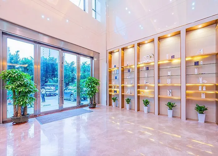 Lavande Hotel Zhaoqing Qixingyan Scenic Spot Yihua International Square