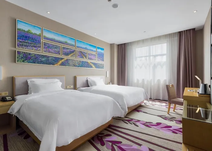 Lavande Hotel Zhaoqing Qixingyan Scenic Spot Yihua International Square