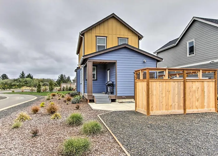 Walk To Beach: Ocean Shores House W/ Hot Tub
