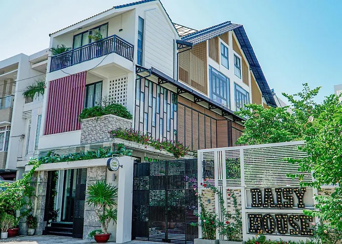 Daisy House