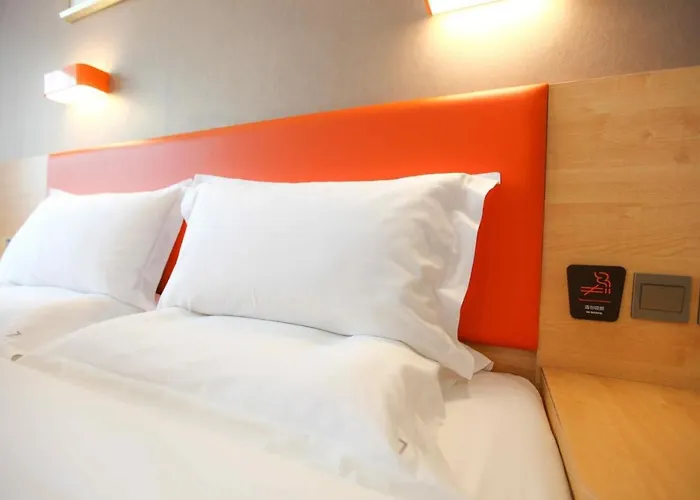 7Days Premium Yichang Wanda Plaza Canal Park Branch